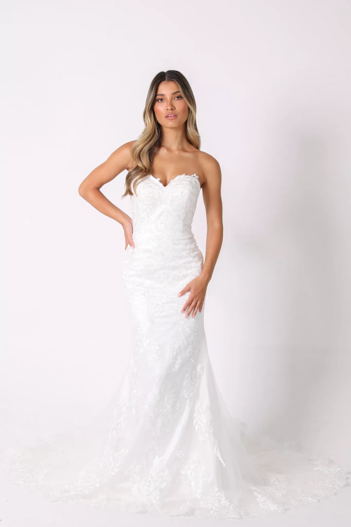 Women NBLUXE Dresses | Lace Dresses>Ariyah Strapless Lace Wedding Gown - Ivory